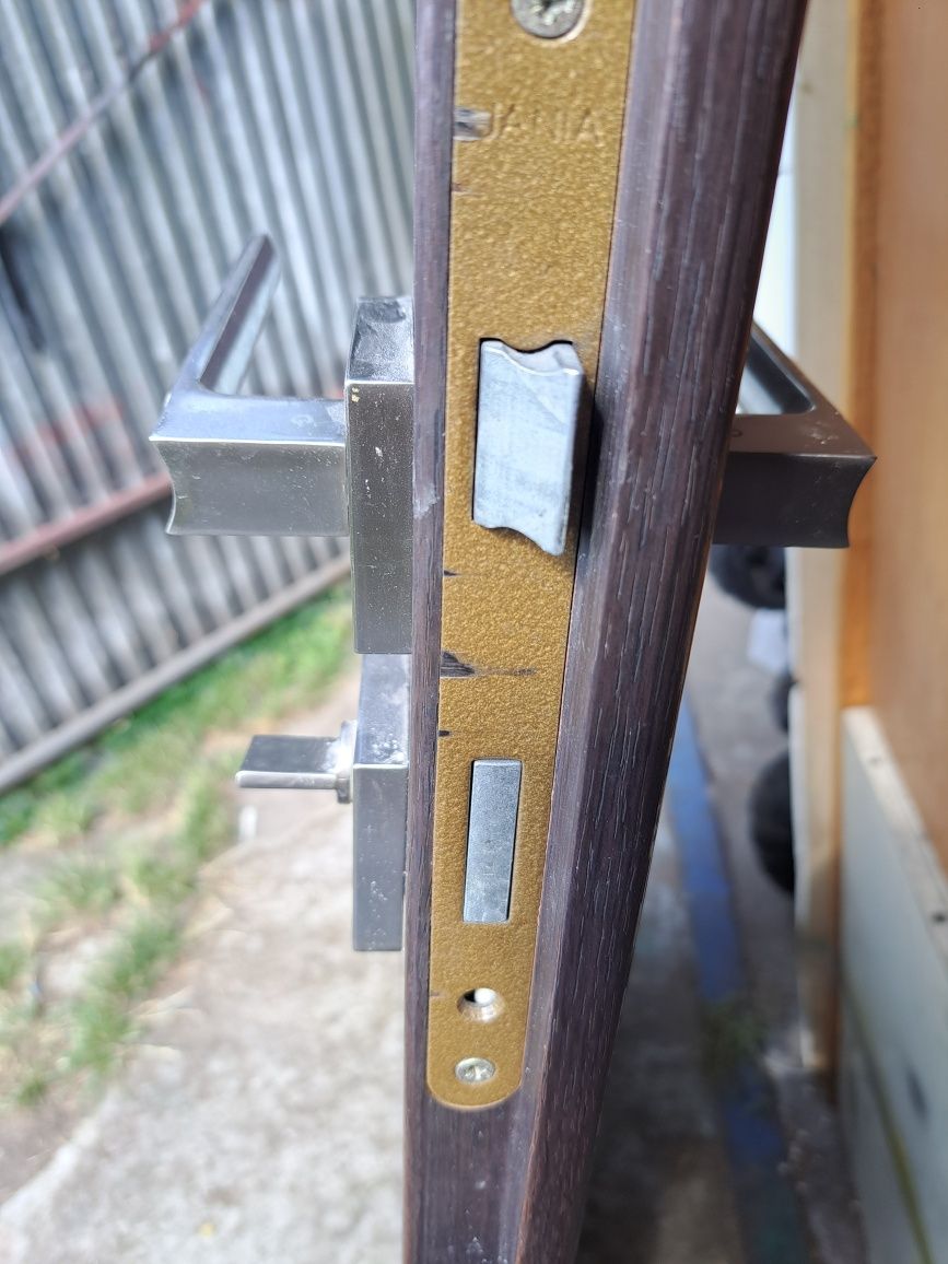 Solidne ciężkie  drzwi 80-tki z zamkiem i klamką