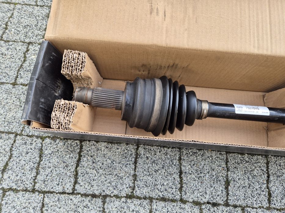 Półoś przednia lewa Bmw X3 E83 2.0d diesel manual