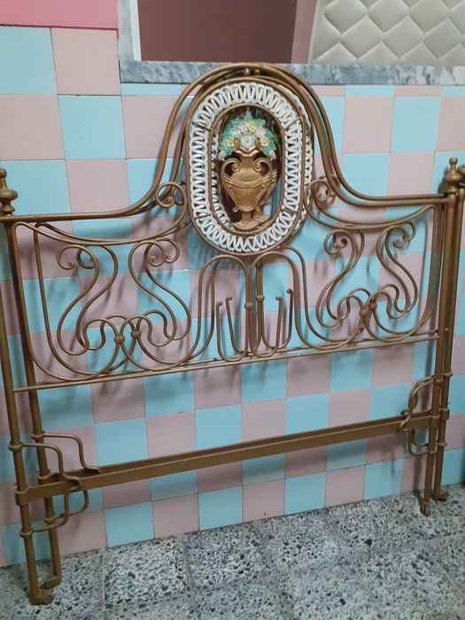 Duas barras cama em ferro para fazer dois bancos de jardim