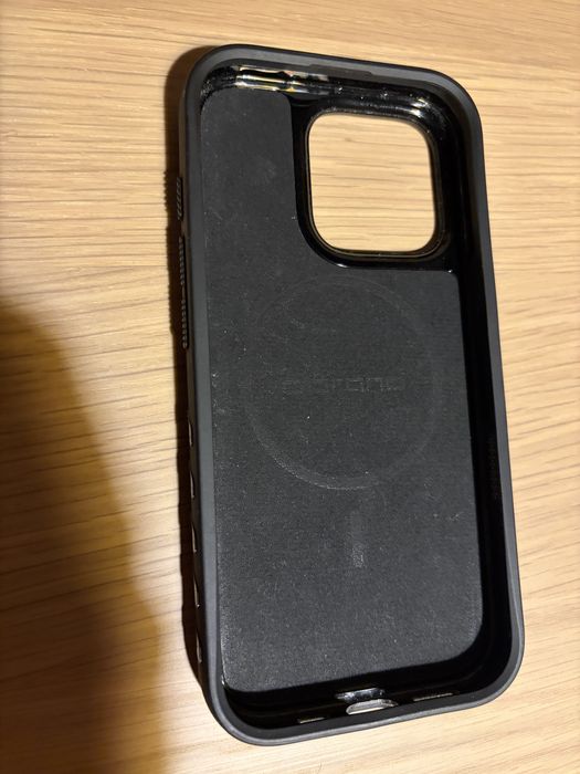 capa dbrand iphone 16 pro