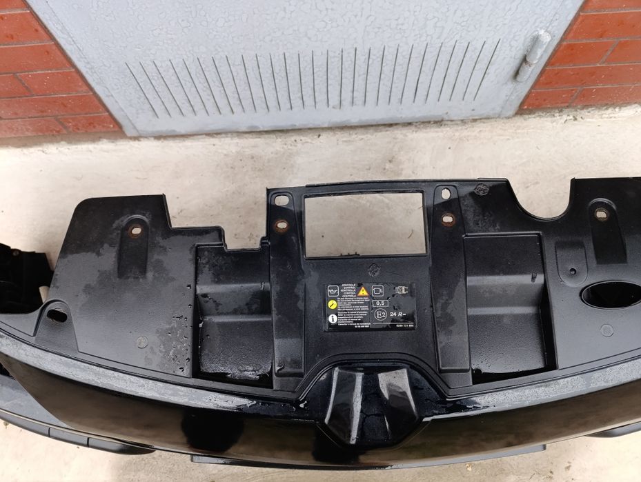 Бампер Меган 3 дорест, Tegne