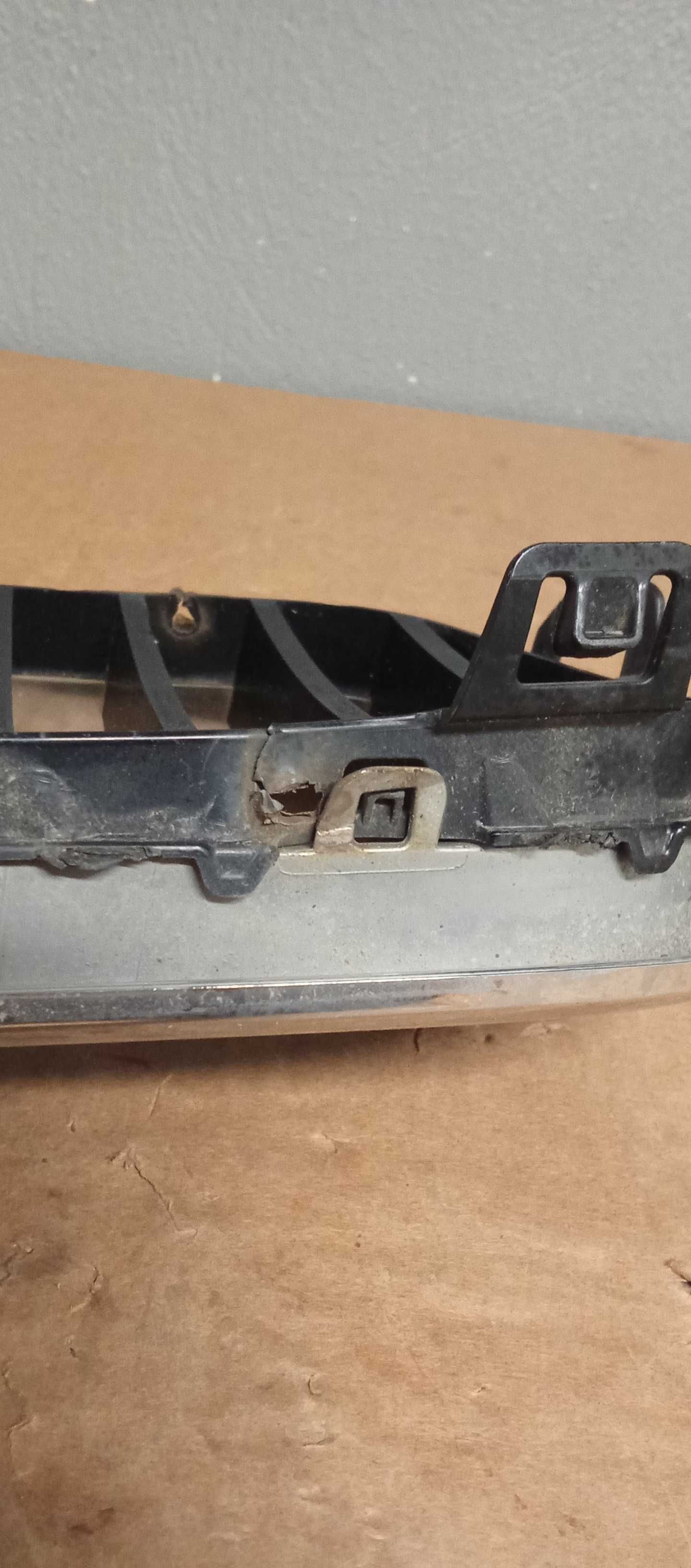 Grill BMW 3 F30  Nerka Bmw f30 f31 lewa nerka grill BMW F30 F31