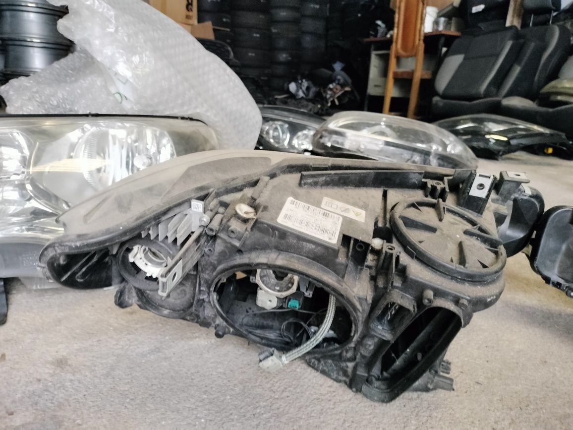 Faróis da frente BMW f 30 tem suporte