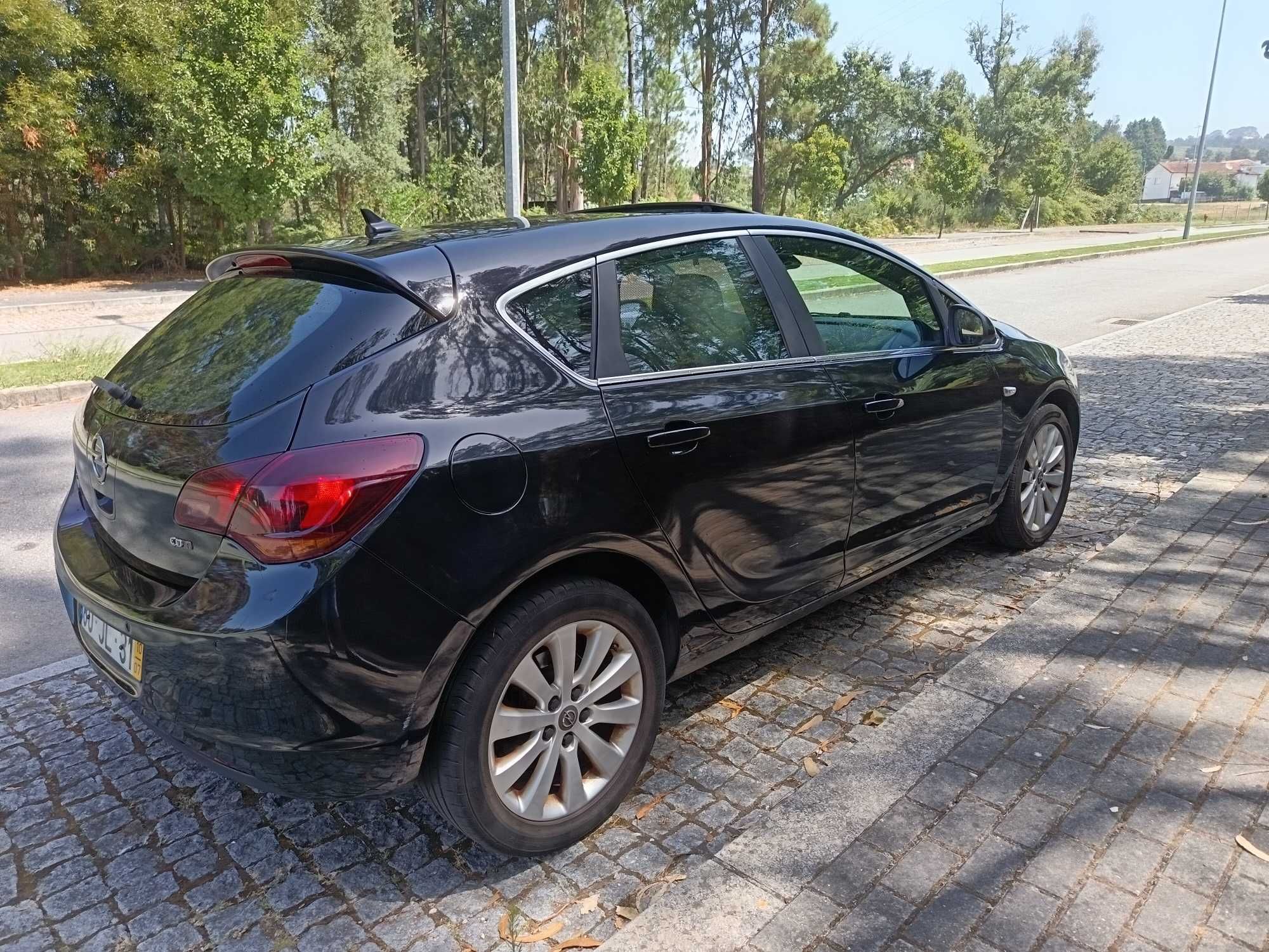 Opel Astra Cosmo Preto – Excelente Estado | Teto de Abrir |