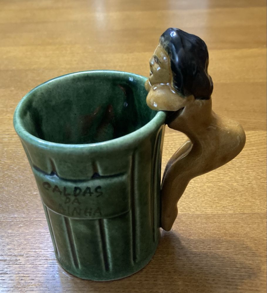Caneca decorativa em faiança das Caldas