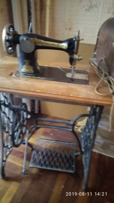 Швейна машинка старовинна  Singer в робочому стані