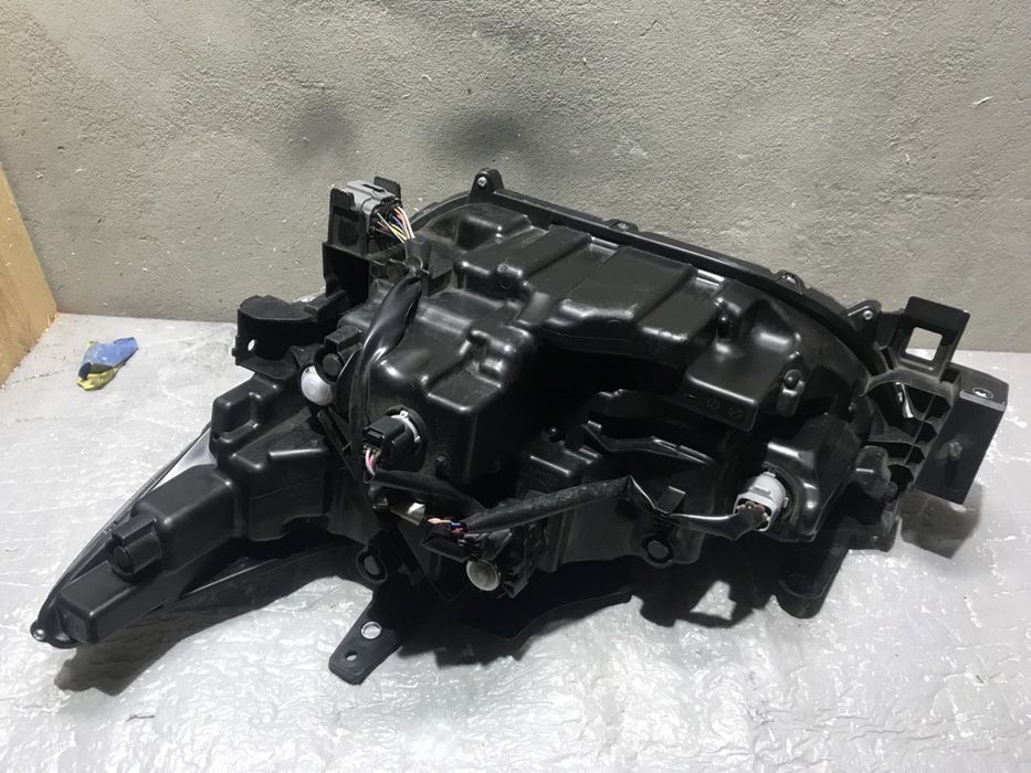 В продажу Фара права ліва Mazda cx-5 2022-2024 рік оригінал США