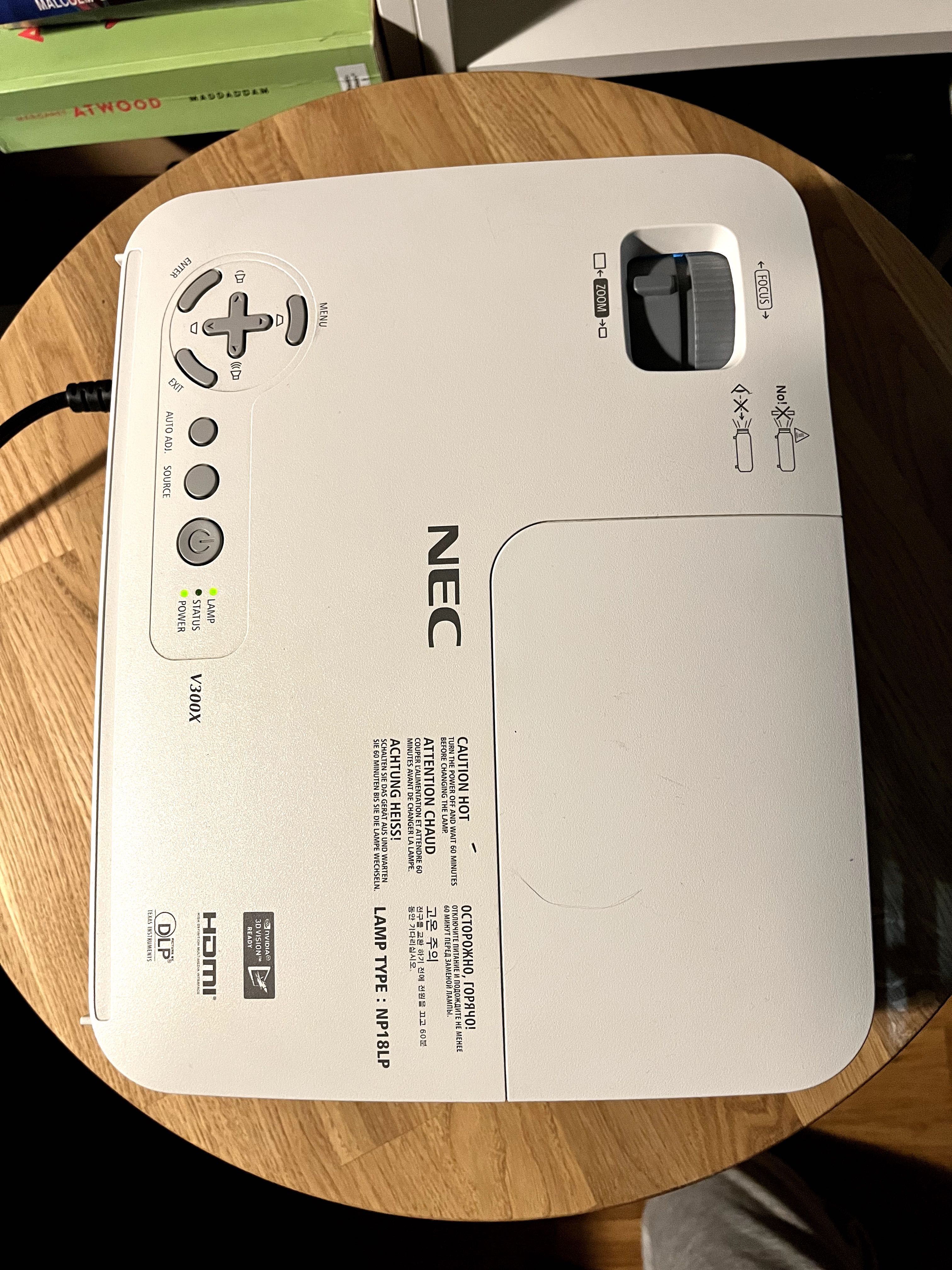 Projektor NEC V300X