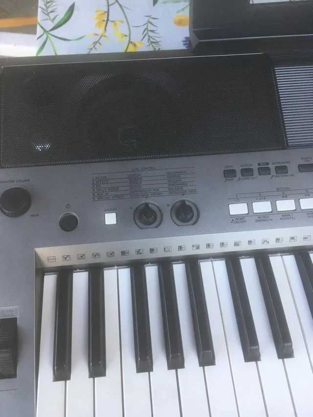 Синтезатор Yamaha PSR-E443