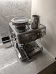 Máquina de Café Semi Profissional Sage Barista Express Impress