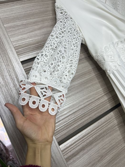 Сукня біла юбка плісеровка рукав кружево дуже ніжна та жіночна