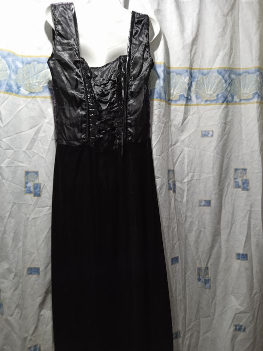 Костюм платье в баварском стиле диндрл ведьмы колдуньи королевы