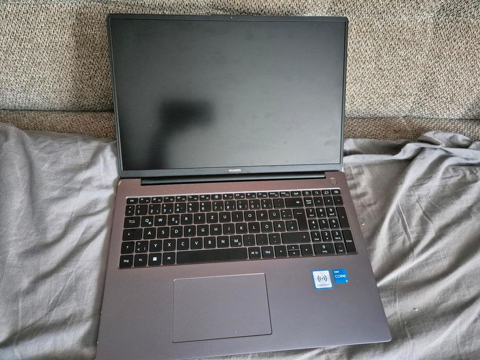 Laptop huawei matebook d16 i5 8gb /512gb