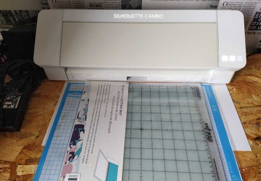 - Fantástica - Plotter Silhouette Cameo 4   *com Caixa Original*