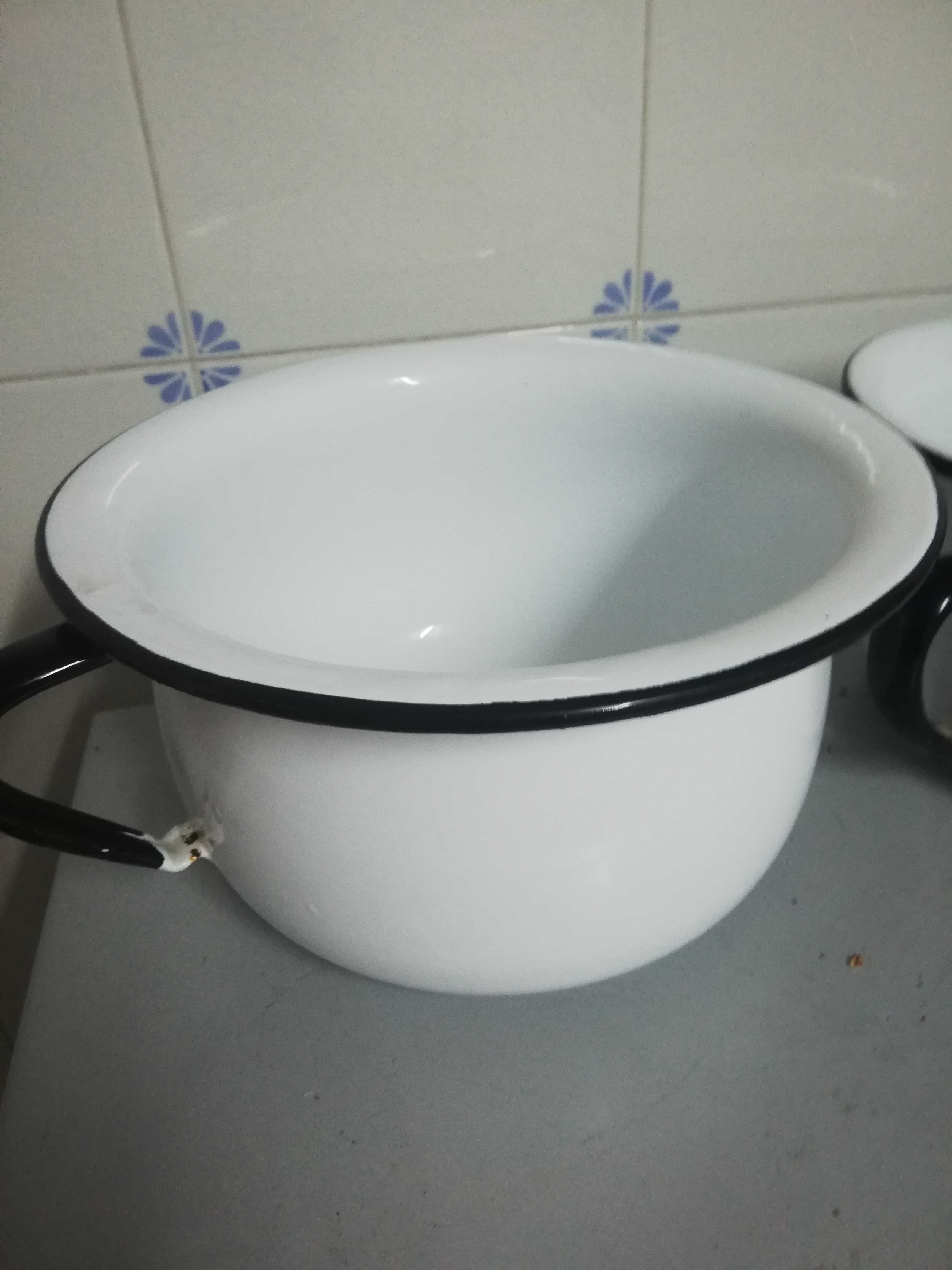 2 Penico em esmalte antigos