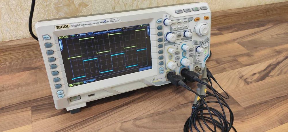 Мощный Осциллограф 200 МГц,2 Гвыб/с RIGOL DS2202, 50000памяти 8дюймов