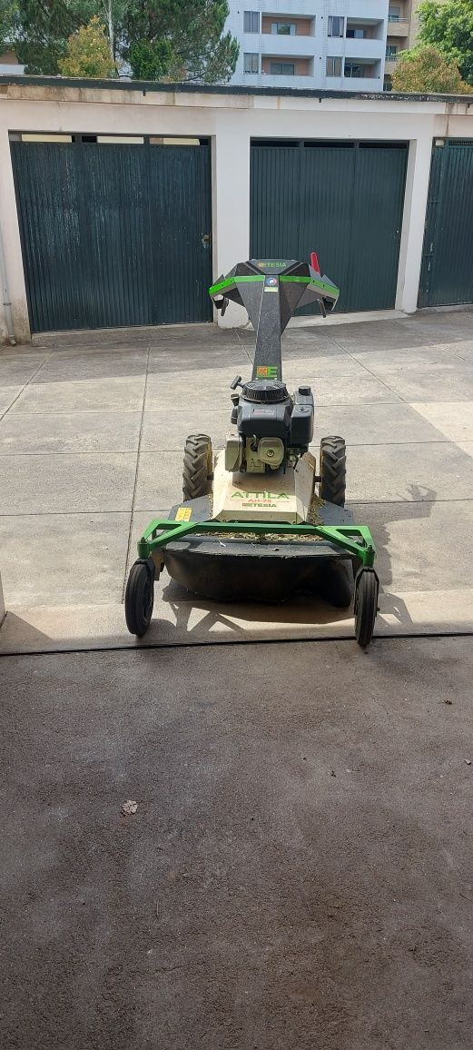 Corta Mato com motor Honda 15cv