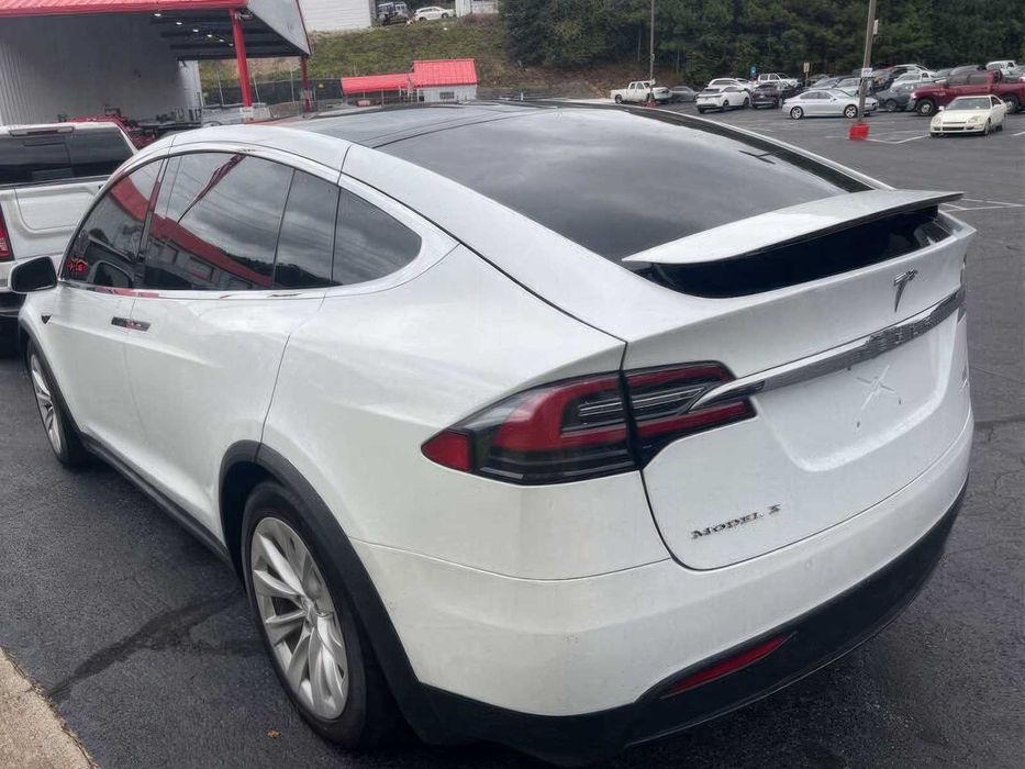 Tesla Model X 75D      2018