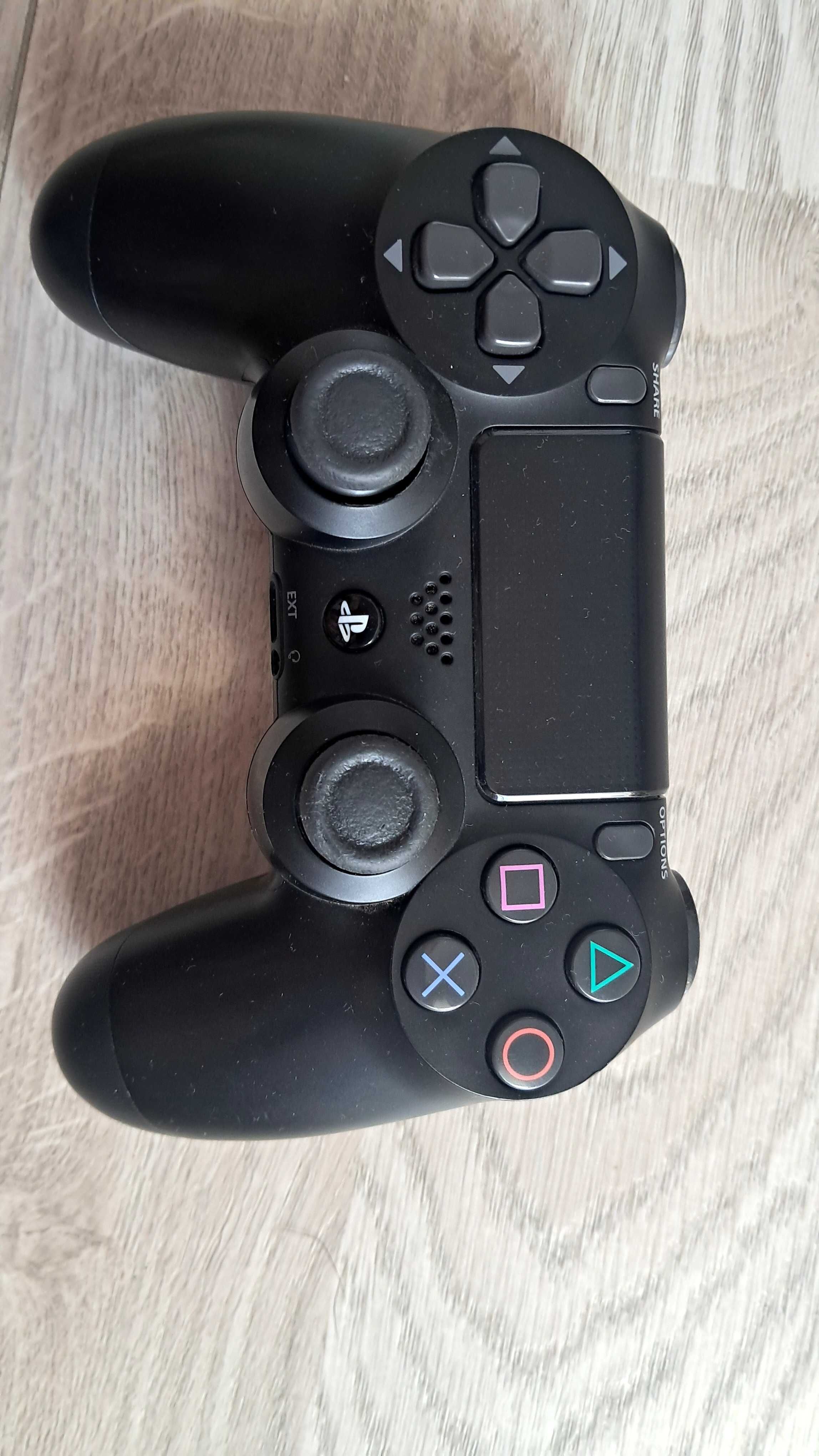 Konsola Play Station 4 TB + 2 PADY