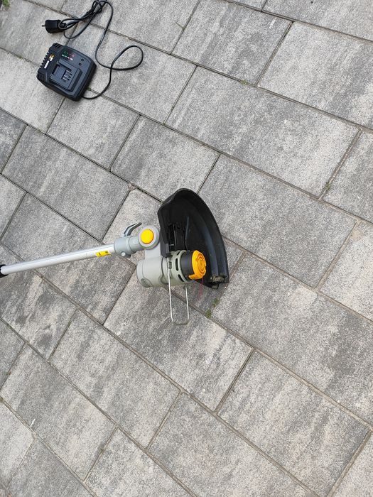 Akumulatorowa podkaszarka Titan 18v+ładowarka