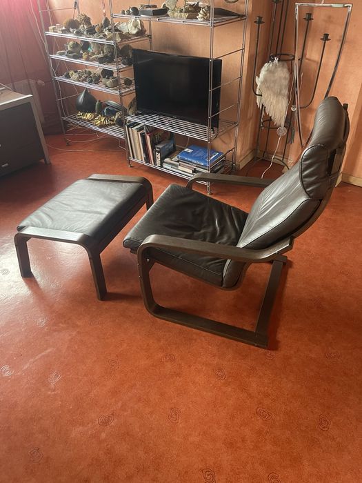 Fotel + podnóżek POANG skóra