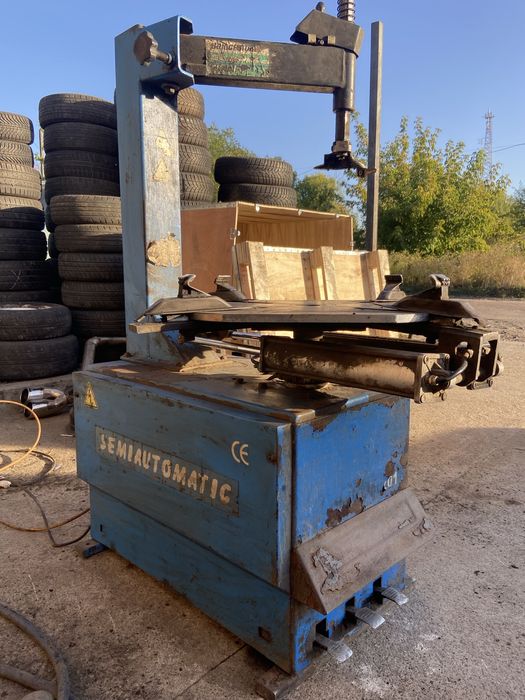 Шиномонтажний стенд