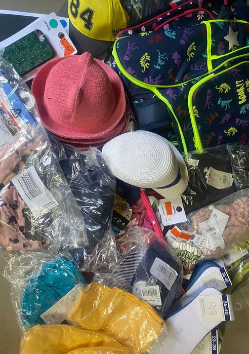 Karton Nadwyżki magazynowe odzież damska dziecięca akcesoria markowe A