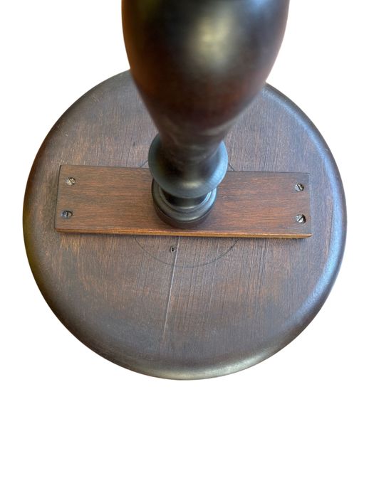 Mesa Clássica em Madeira Maciça – 62cm Altura x 40cm Diâmetro