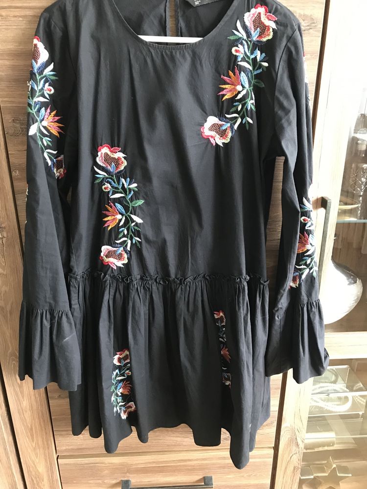 sukienka firmy zara rozmiar xs /  s