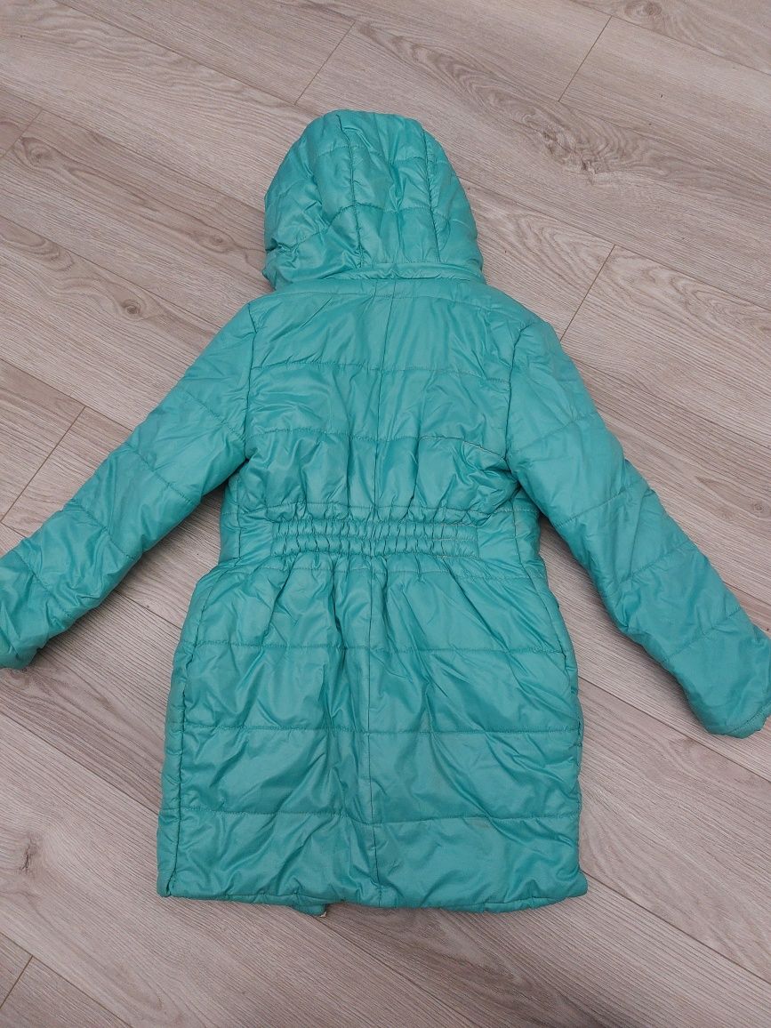 Пальто на дівчинку приблизно 6-8 років