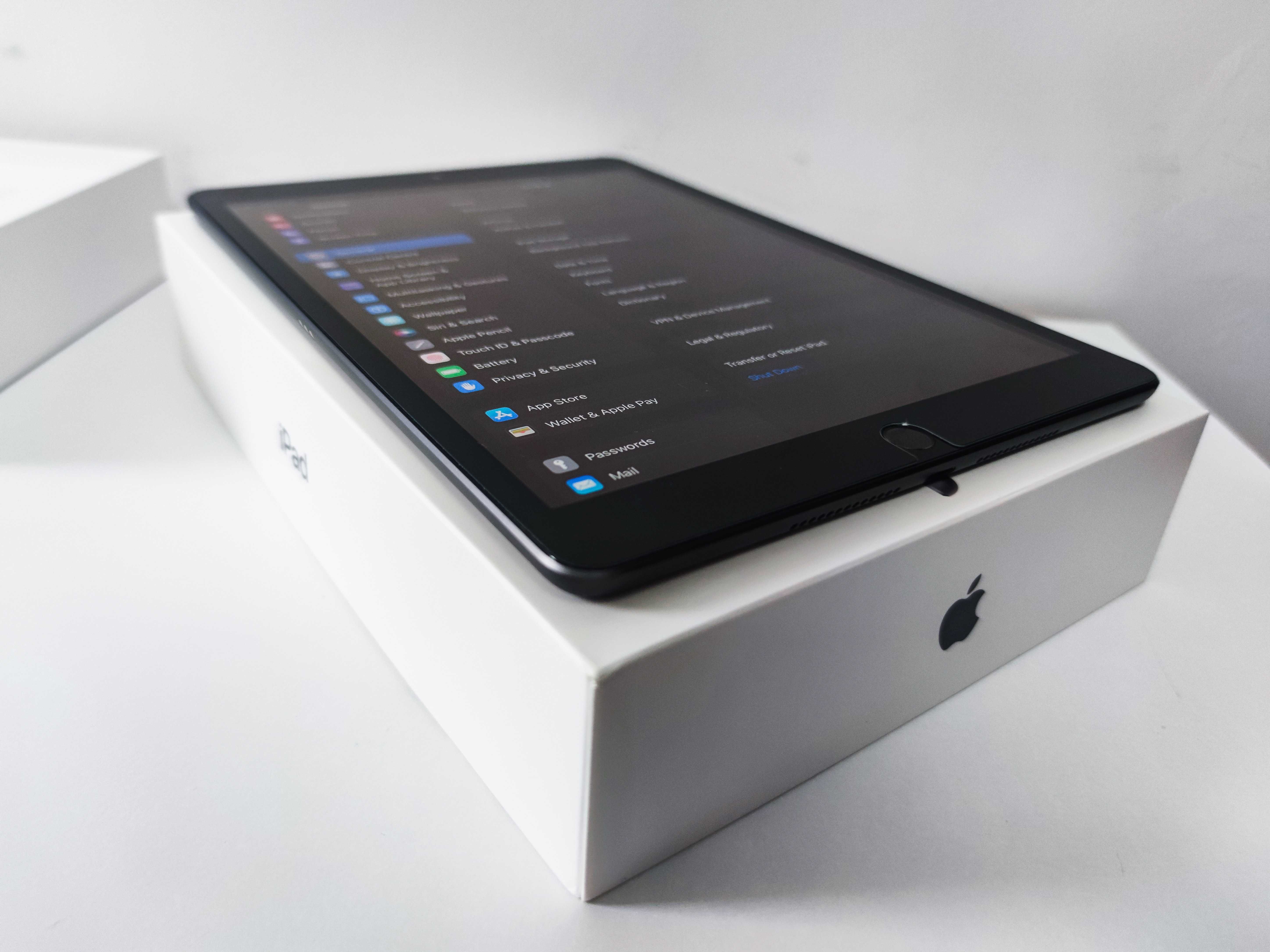 iPad 9th Gen 64GB Wi-Fi – Stan Idealny 100% + Akcesoria (rysik i etui)