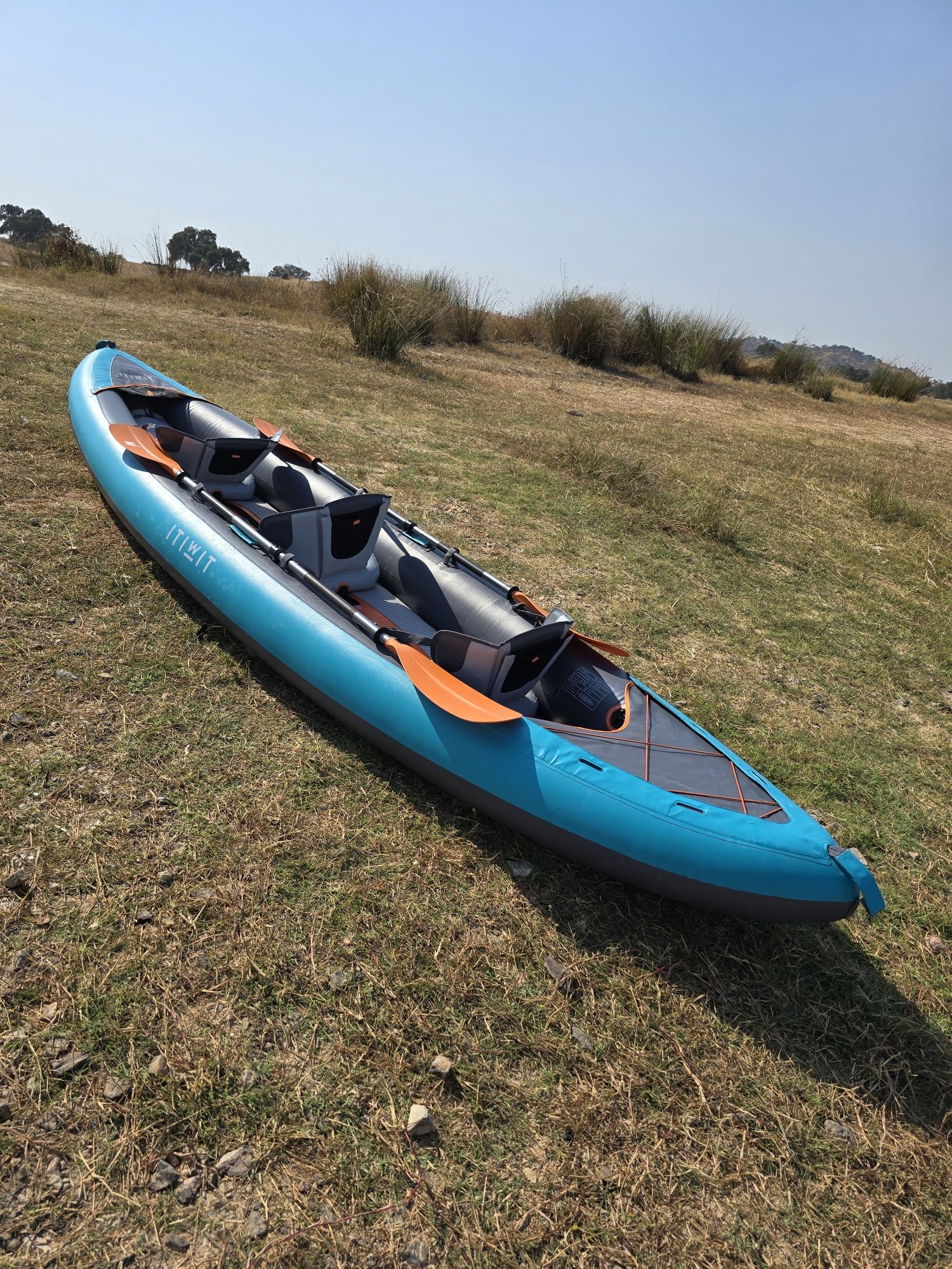 Kayak Itiwik x100 com remos e bomba