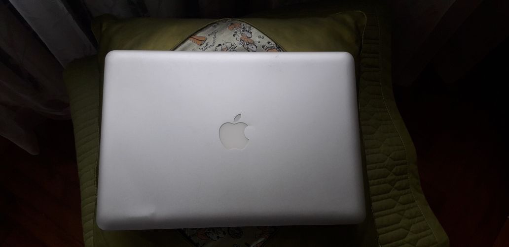 Macbook 13 Pro i7 2.8GHz/8GB RAM/128Mb SSD