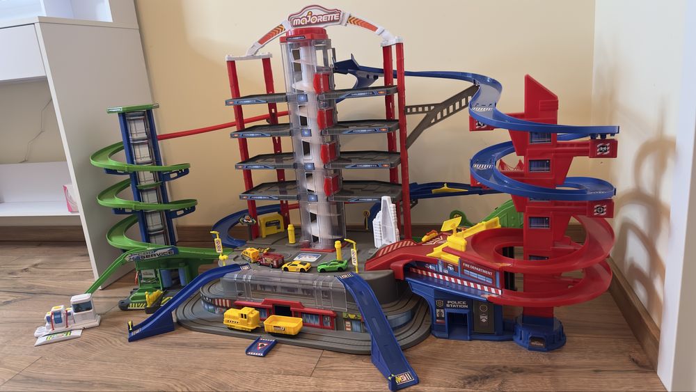 Duży garaż miejski Majorette + pojazdy