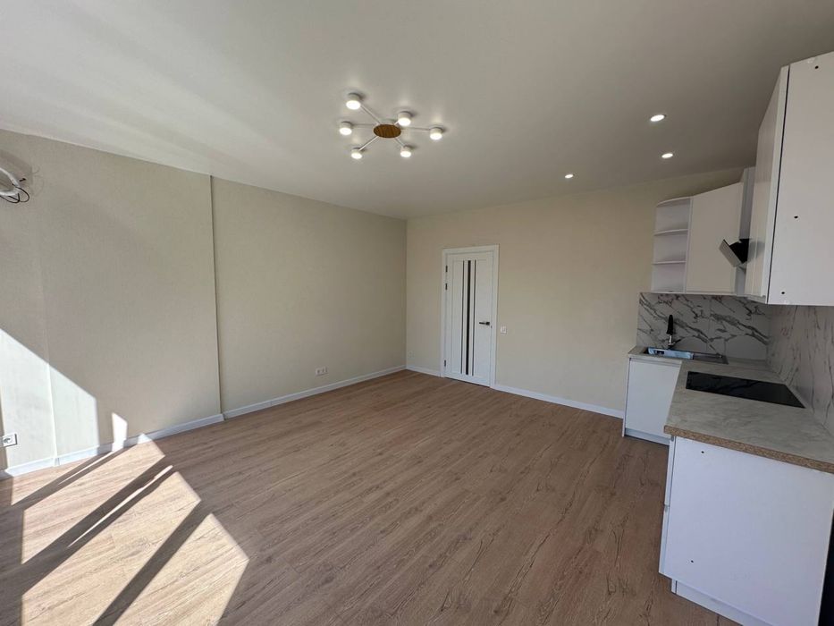 Простора квартира щ новим ремонтом! Без комісії! 15 зв ввд Києва!