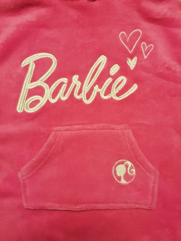 Puszysta bluza snuddie z motywem Barbie.