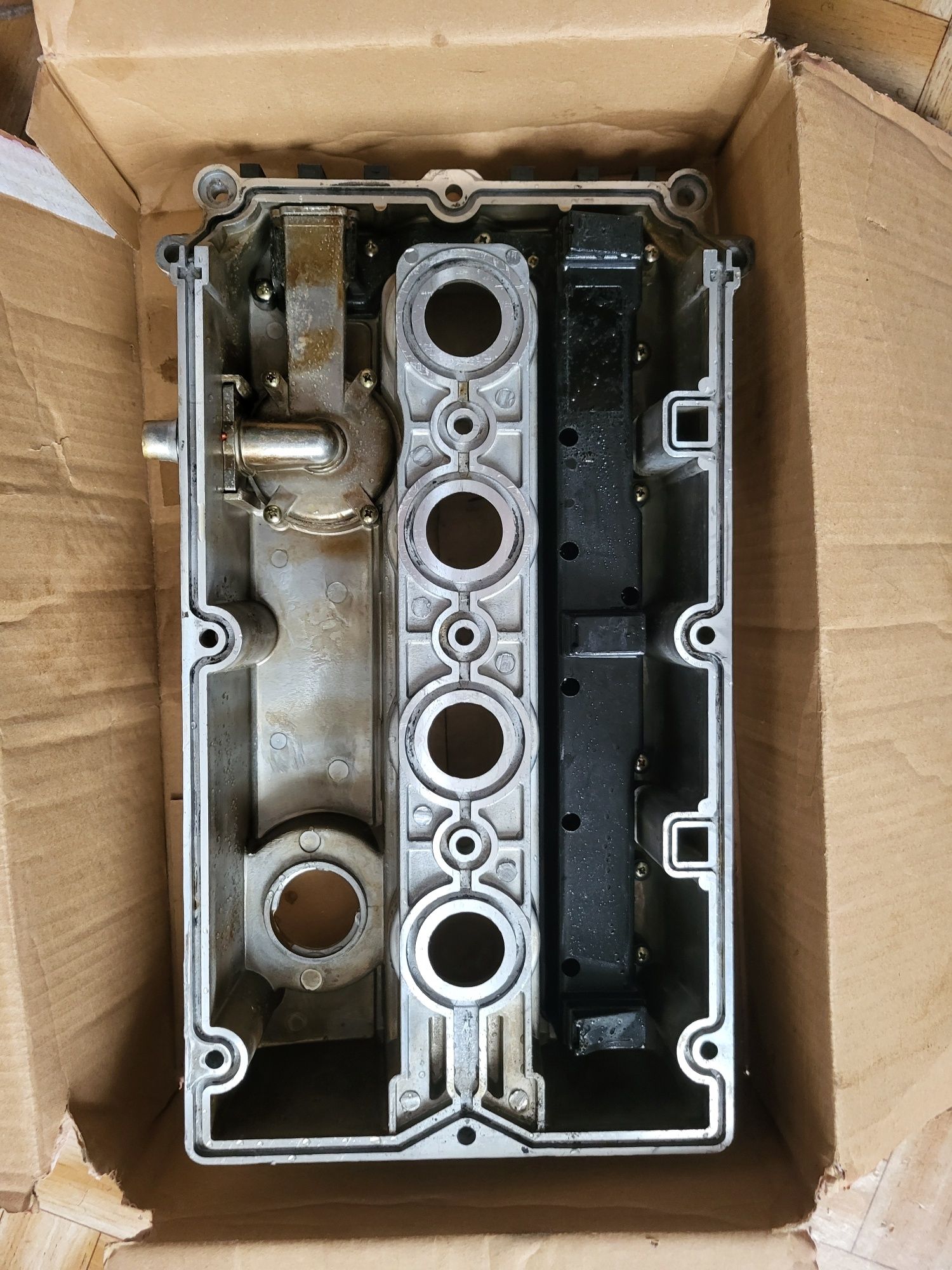 Кришка клапанна Opel Zafira B 1.8