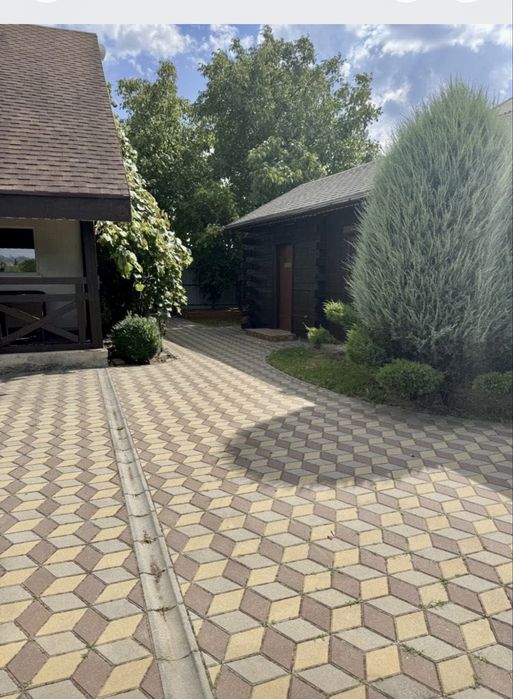 Здається будинок лівий берег , Дніпро