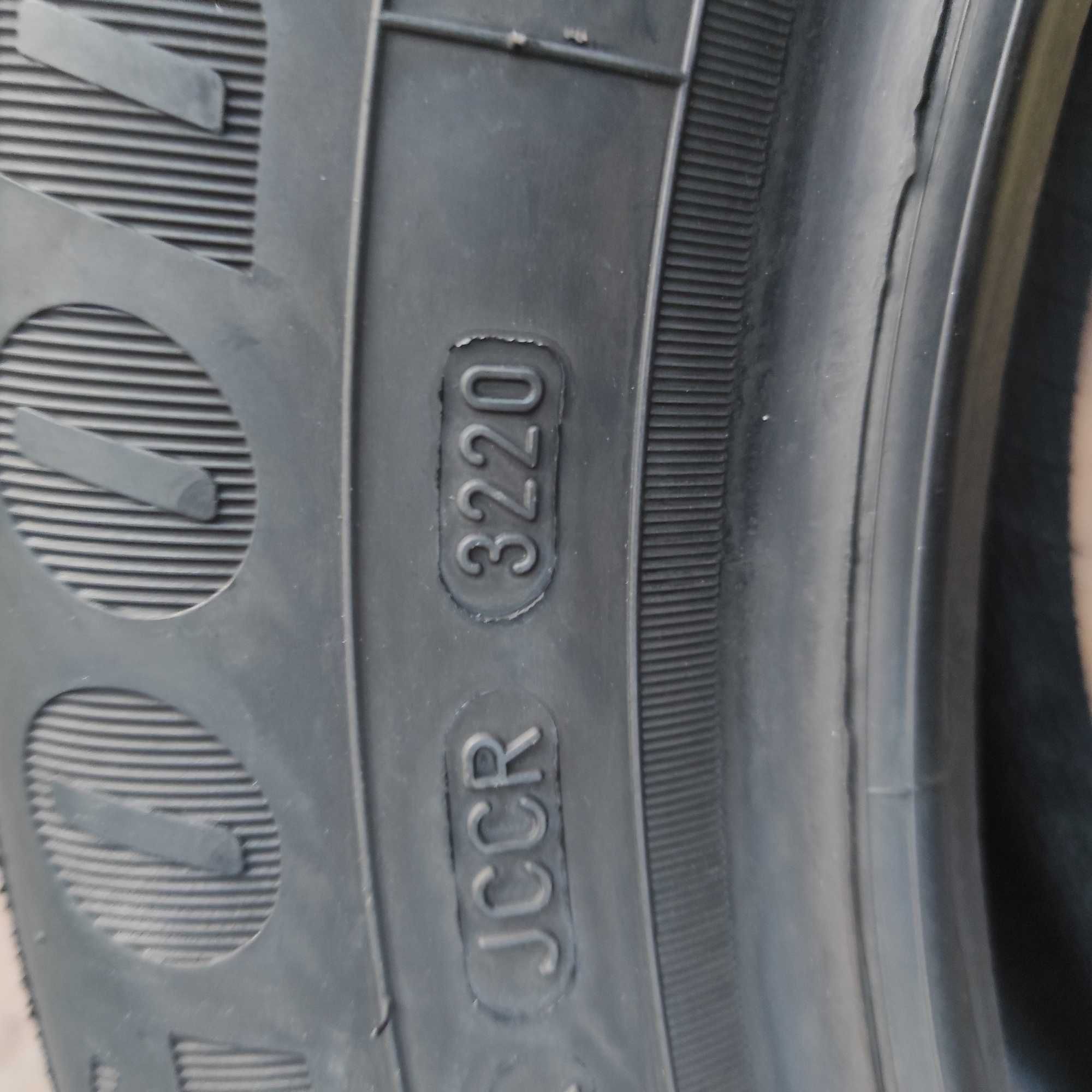 lato Goodyear 215/55/17 z 2020r 6mm