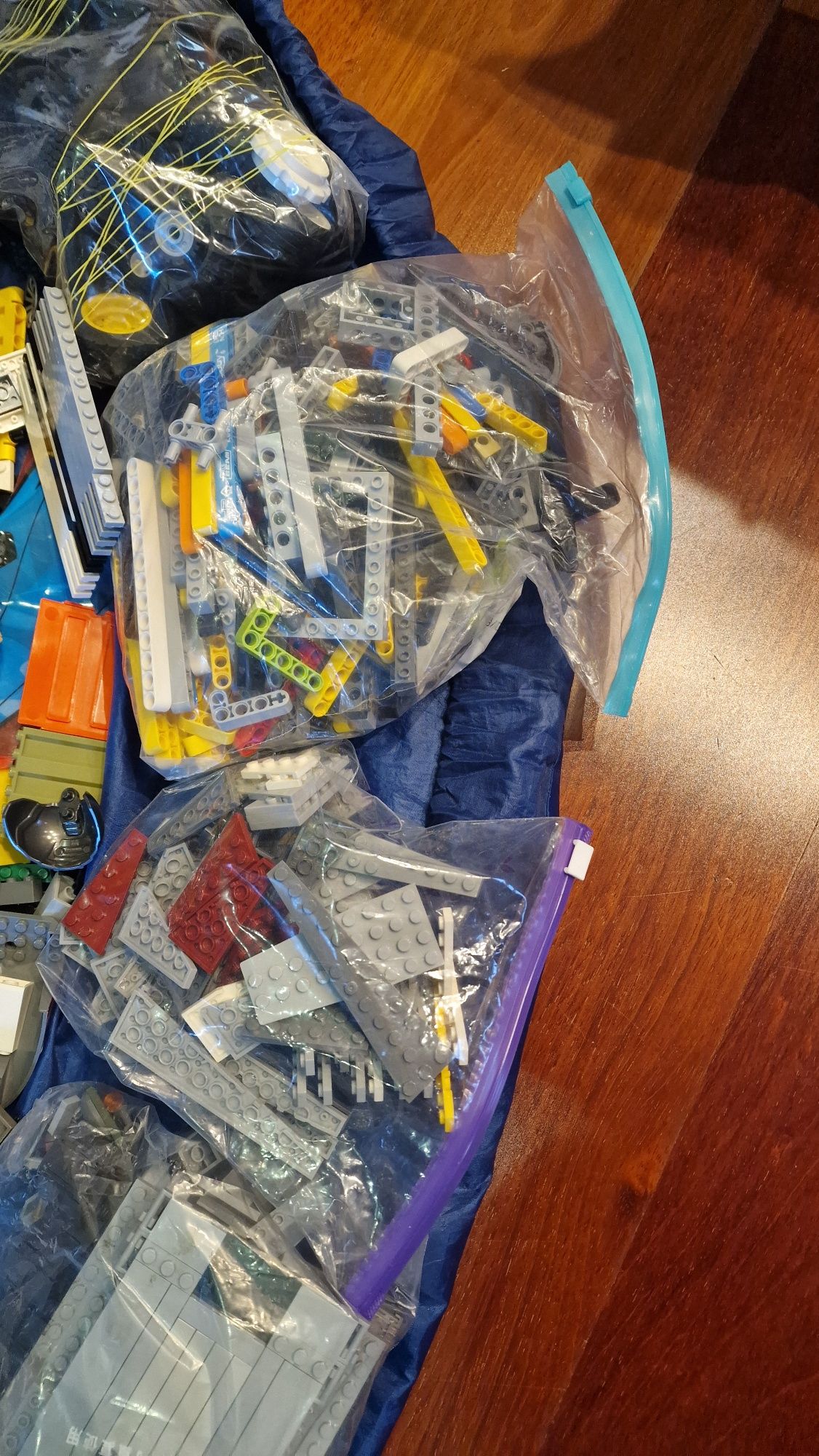 Lego (city, creator, technic)  12 kg, osobno silniczki, instrukcje