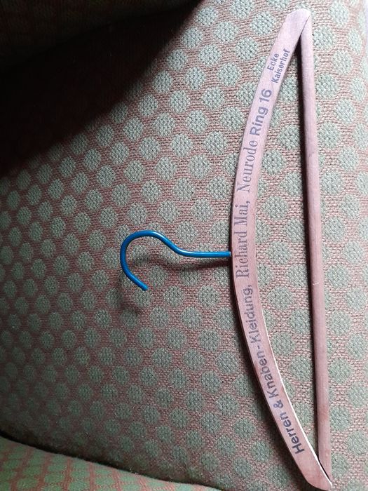 Stary poniemiecki  przedwojenny  wieszak sygnowany  Nourode