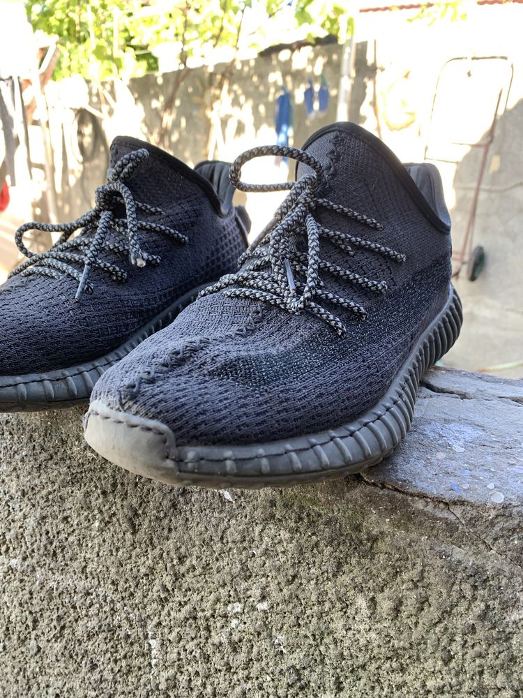 Коросвки adidas yeezy boost 350