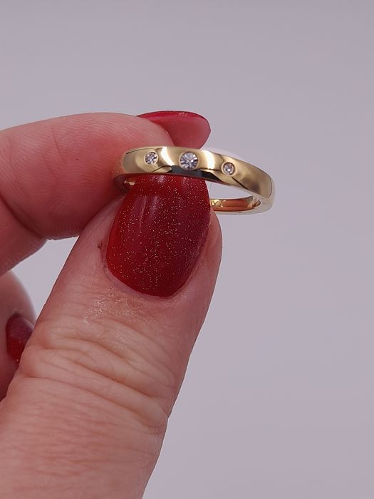 Pierścionek stal chirurgiczna 3 cyrkonie Rozmiar 7