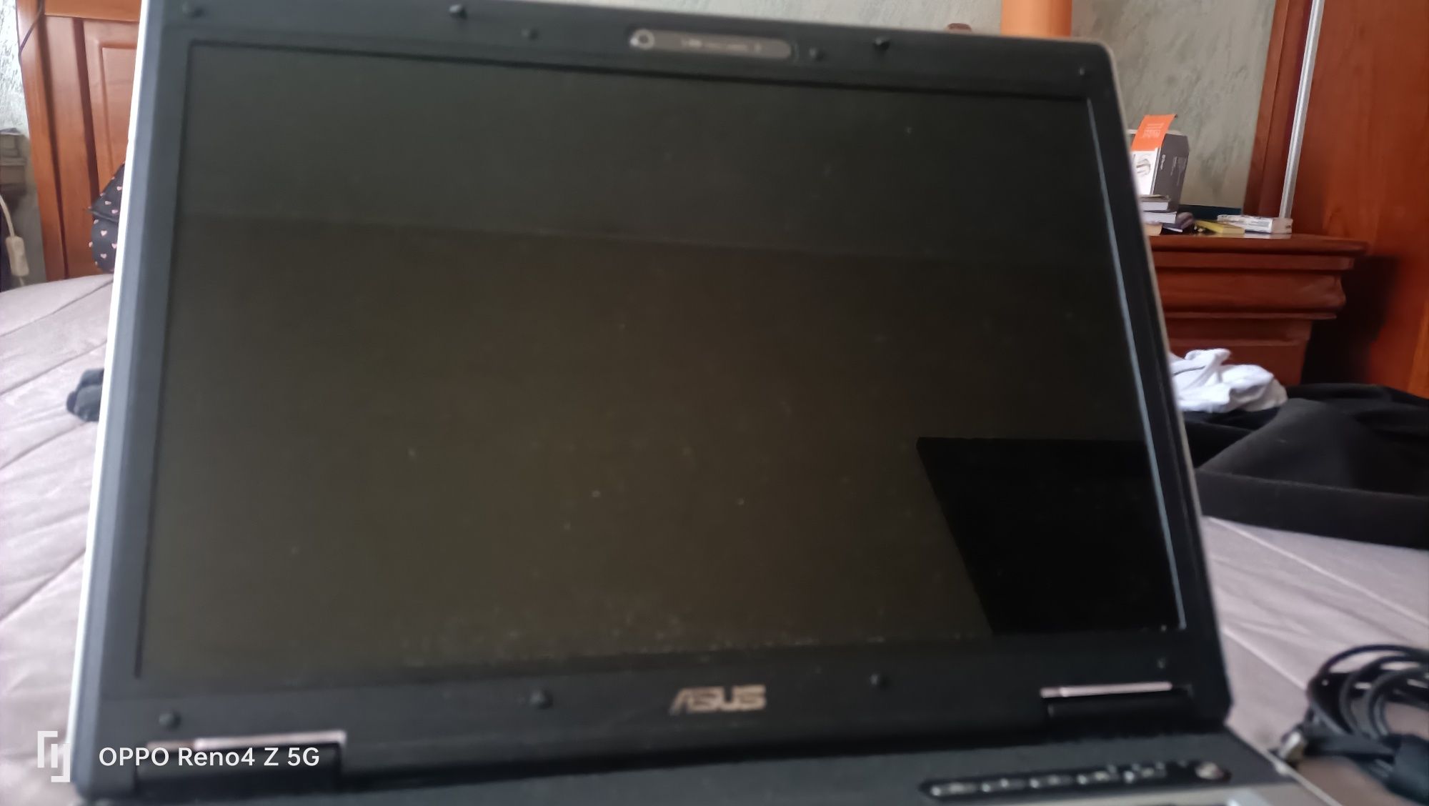 PC ASUS usado, com carregador original.