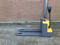 Wózek paletowy widłowy Jungheinrich EJE M13 1300kg lekki na samochód