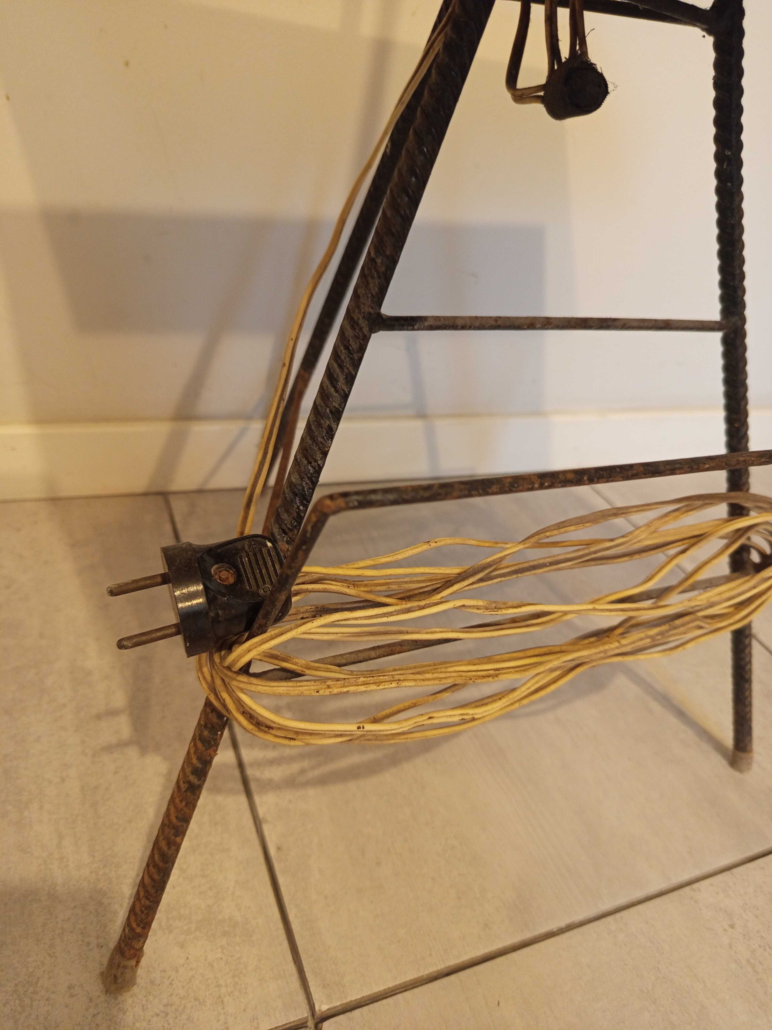 Lampa podłogowa PRL z abażurem i gazetnikiem