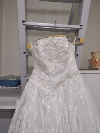 Дизайнерское свадебное платье.