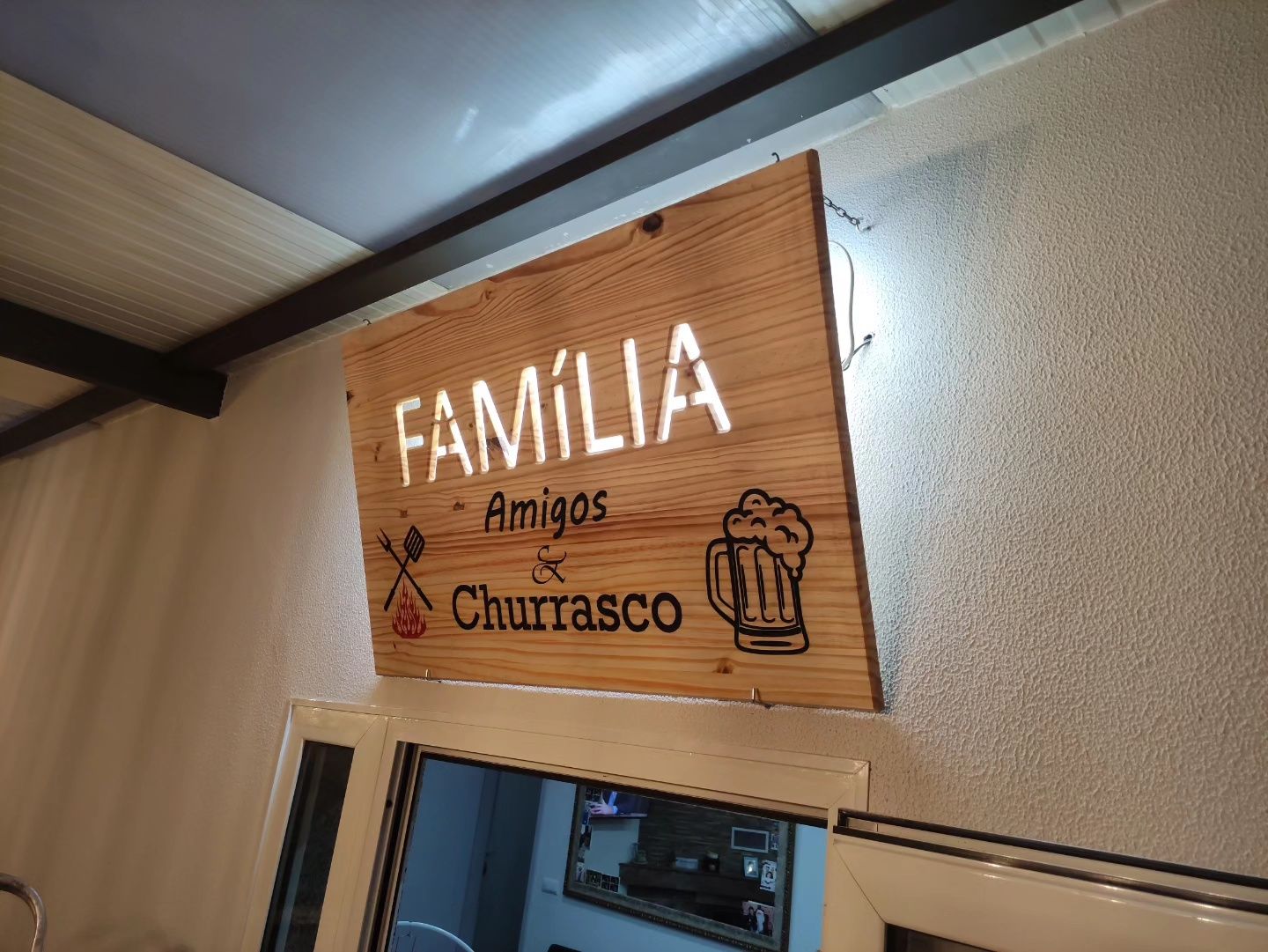 Placa de madeira personalizada para churrasqueira