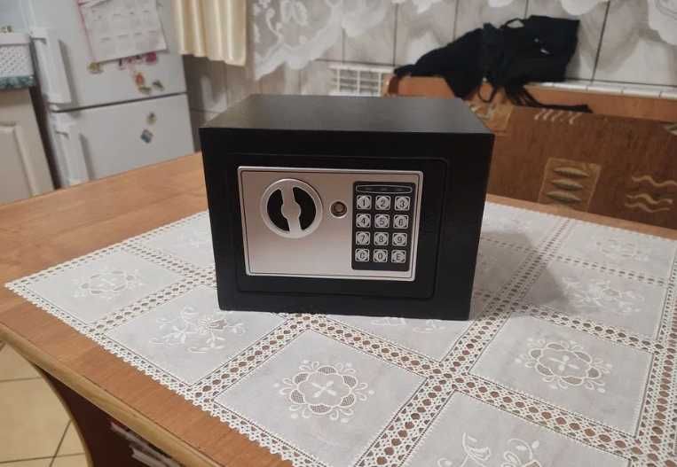 Новий міцний сейф