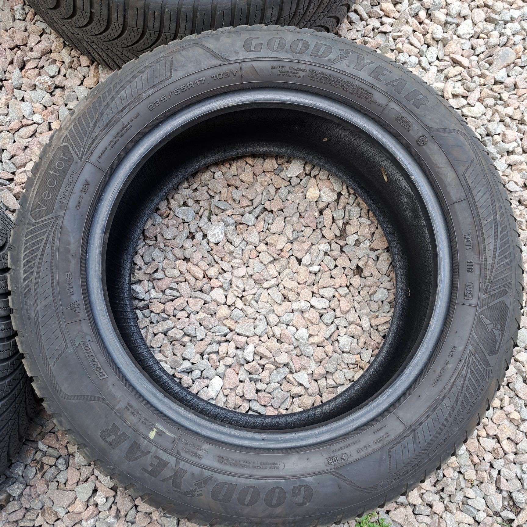 Opony całoroczne R17 235/55/17 Goodyear vector 4seanson